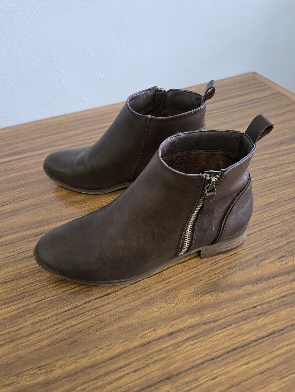 Harlow Women’s 8 Brown Leather Zip Ankle Boots Good Pre-Owned Condition Classic